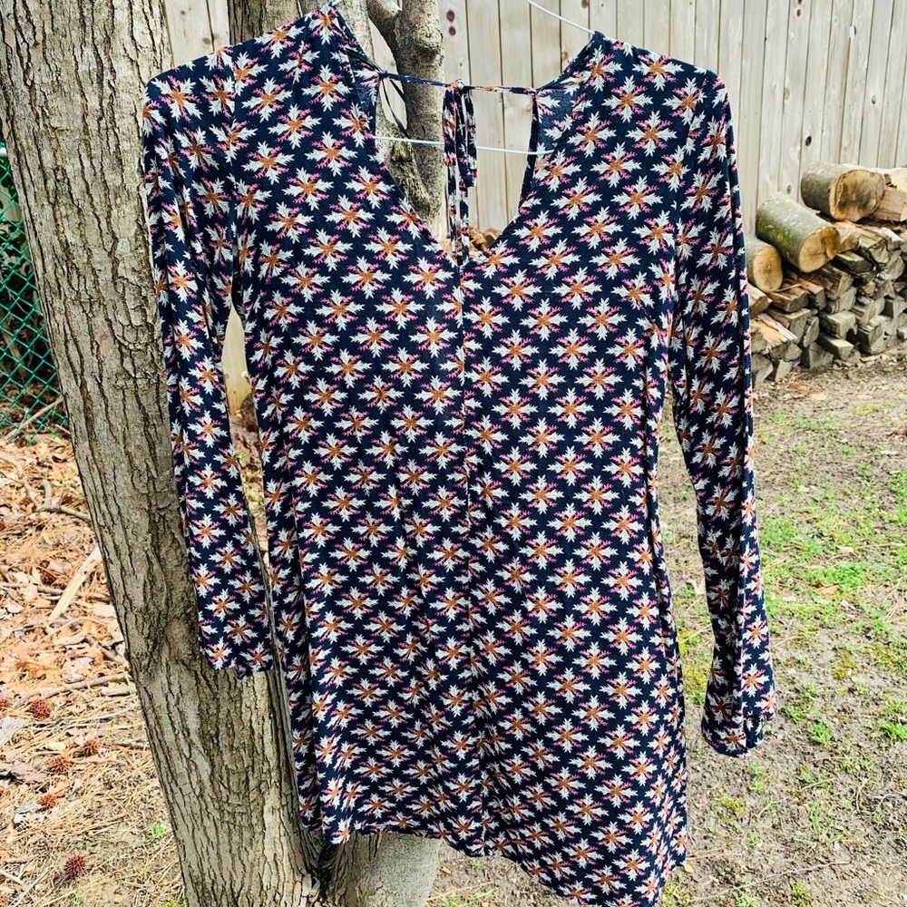 Short swing dress with long bell sleeves/open back